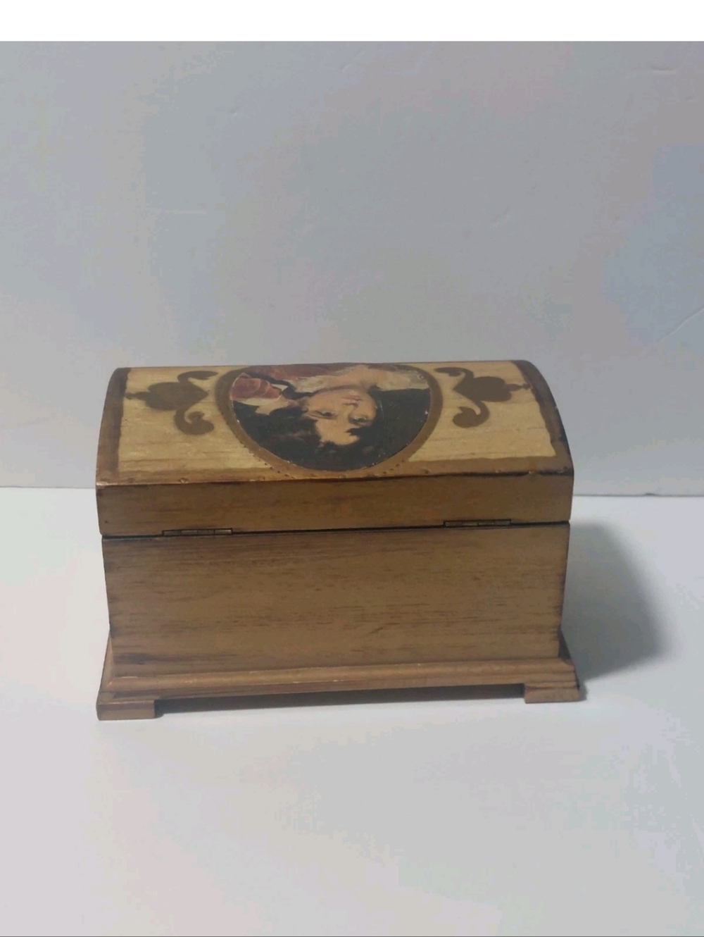 Vintage Decorative Wooden Jewelry Box with Painted Portrait - Green Interior - Picture 7 of 8